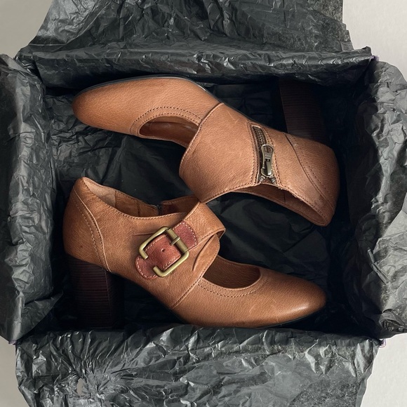 Indigo by Clarks Town Club Heel in Taupe - Picture 8 of 10